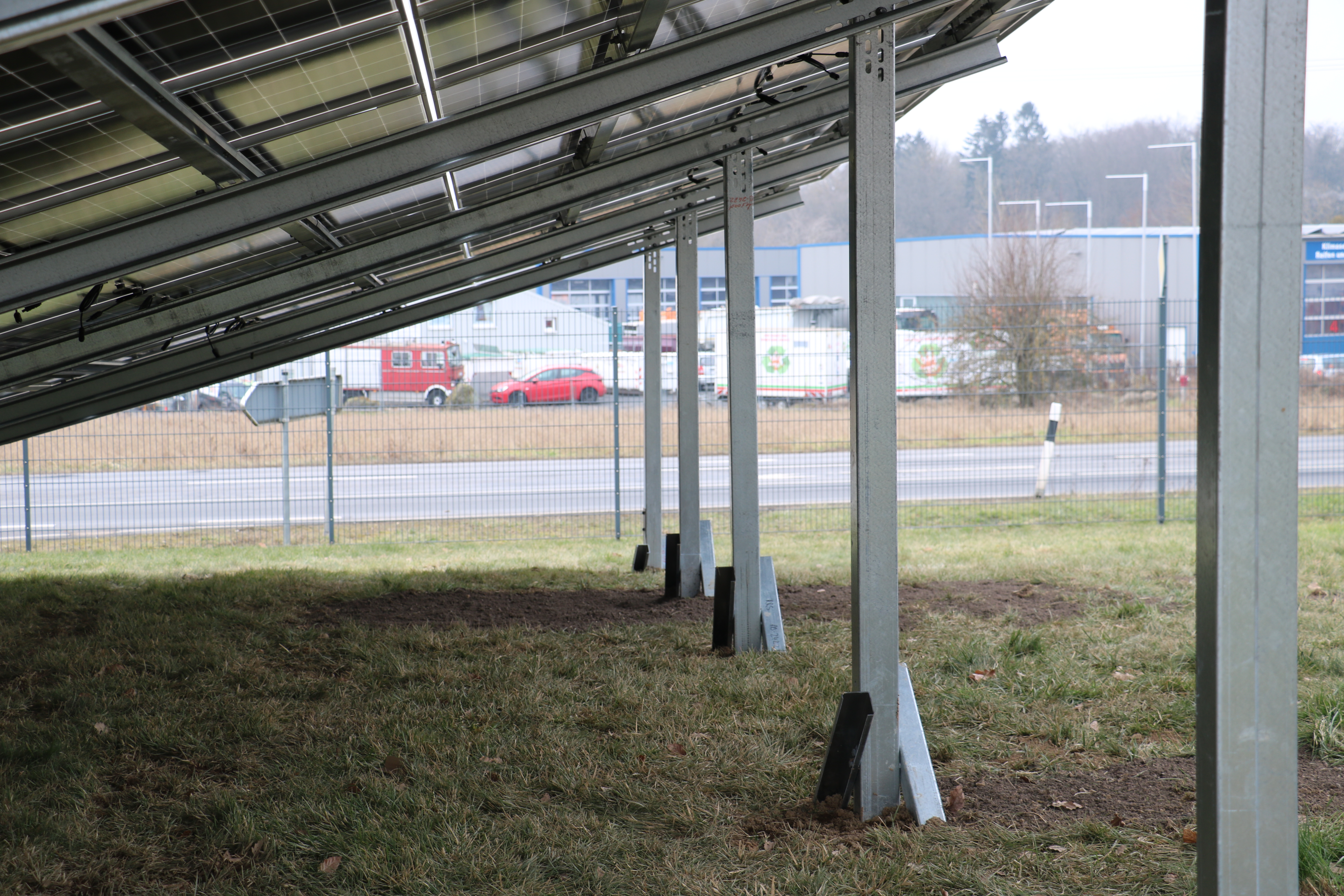 C formos stulpas su pasirinktinai montuojamomis „šaknimis“ esant silpnam gruntui
